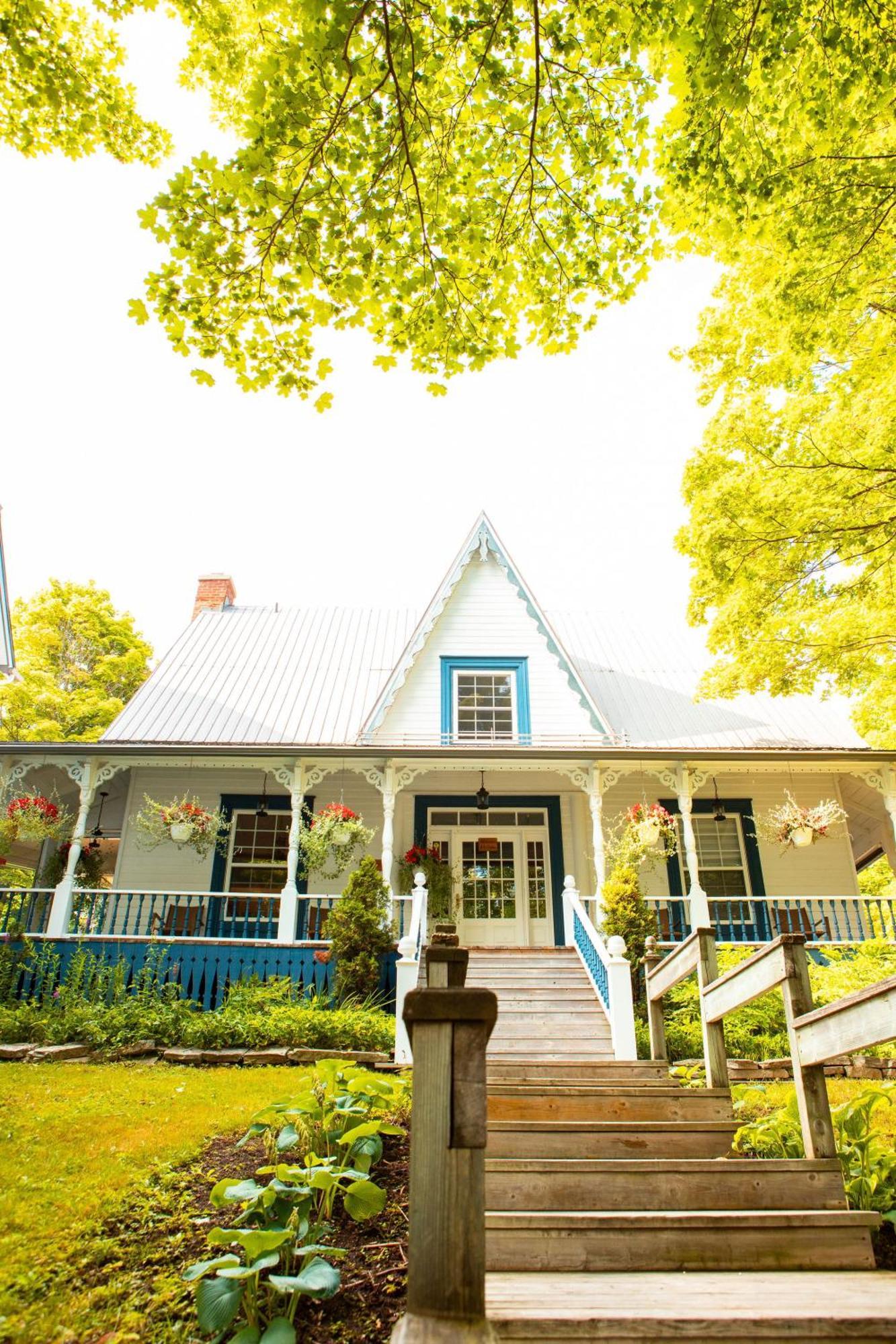 Auberge Sous Les Arbres Gaspe Exterior photo